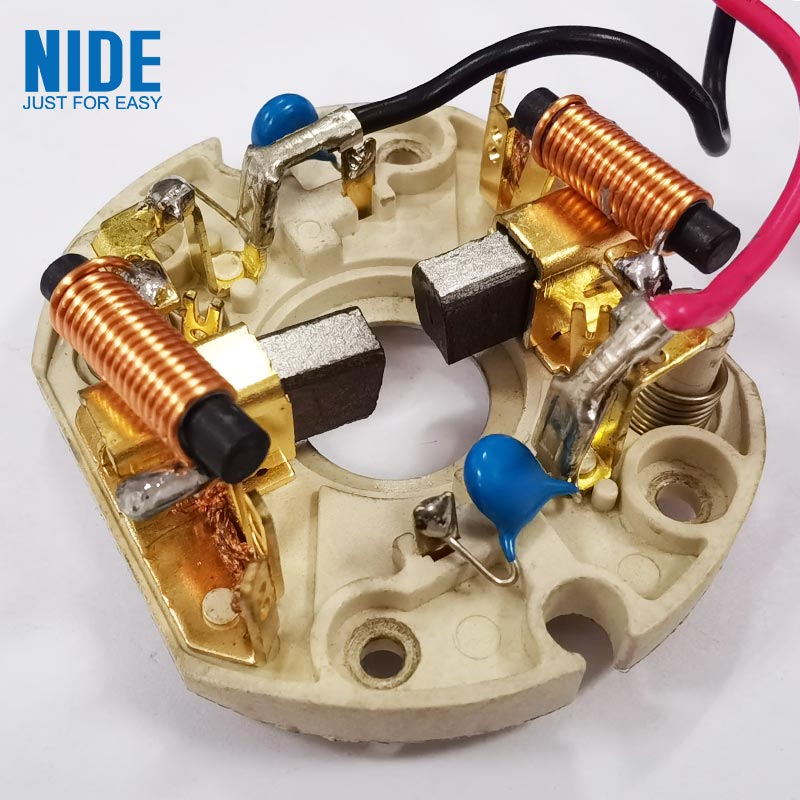 ಕಾರ್ಬನ್ ಕುಂಚಗಳು ಮೋಟಾರ್ ಕಾರ್ಯಕ್ಷಮತೆ ಮತ್ತು ದೀರ್ಘಾಯುಷ್ಯವನ್ನು ಹೇಗೆ ಸುಧಾರಿಸುತ್ತದೆ